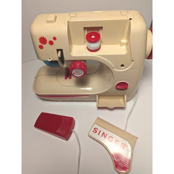 Child's Singer Sewing Machine Vintage White and Red Collectible - Picture 5 of 6